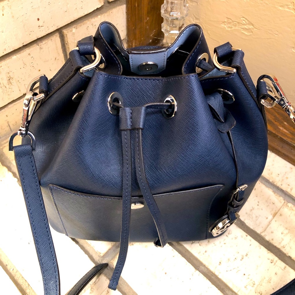 💥Moving to @the_bag_guy💥Michael Kors - Greenwich Medium Bucket Bag - Picture 4 of 16